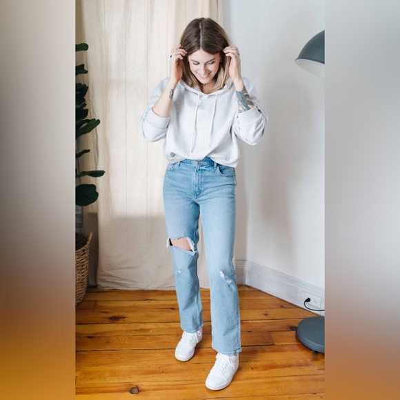 Abercrombie and Fitch Ultra High Rise 90s Straight Jean - Picture 5 of 5